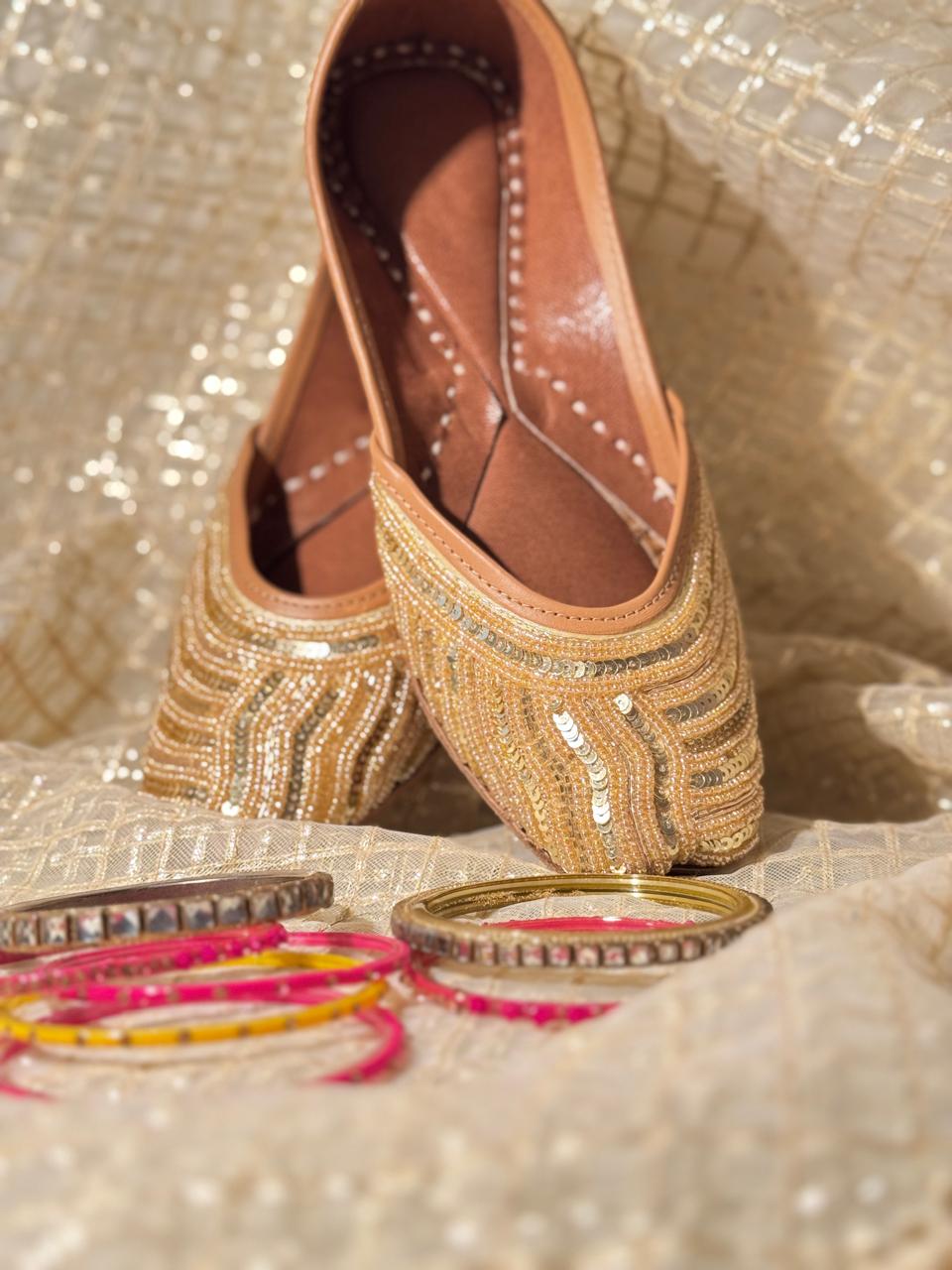 Women Embellished Ethnic Mojaris Flats - Image 2