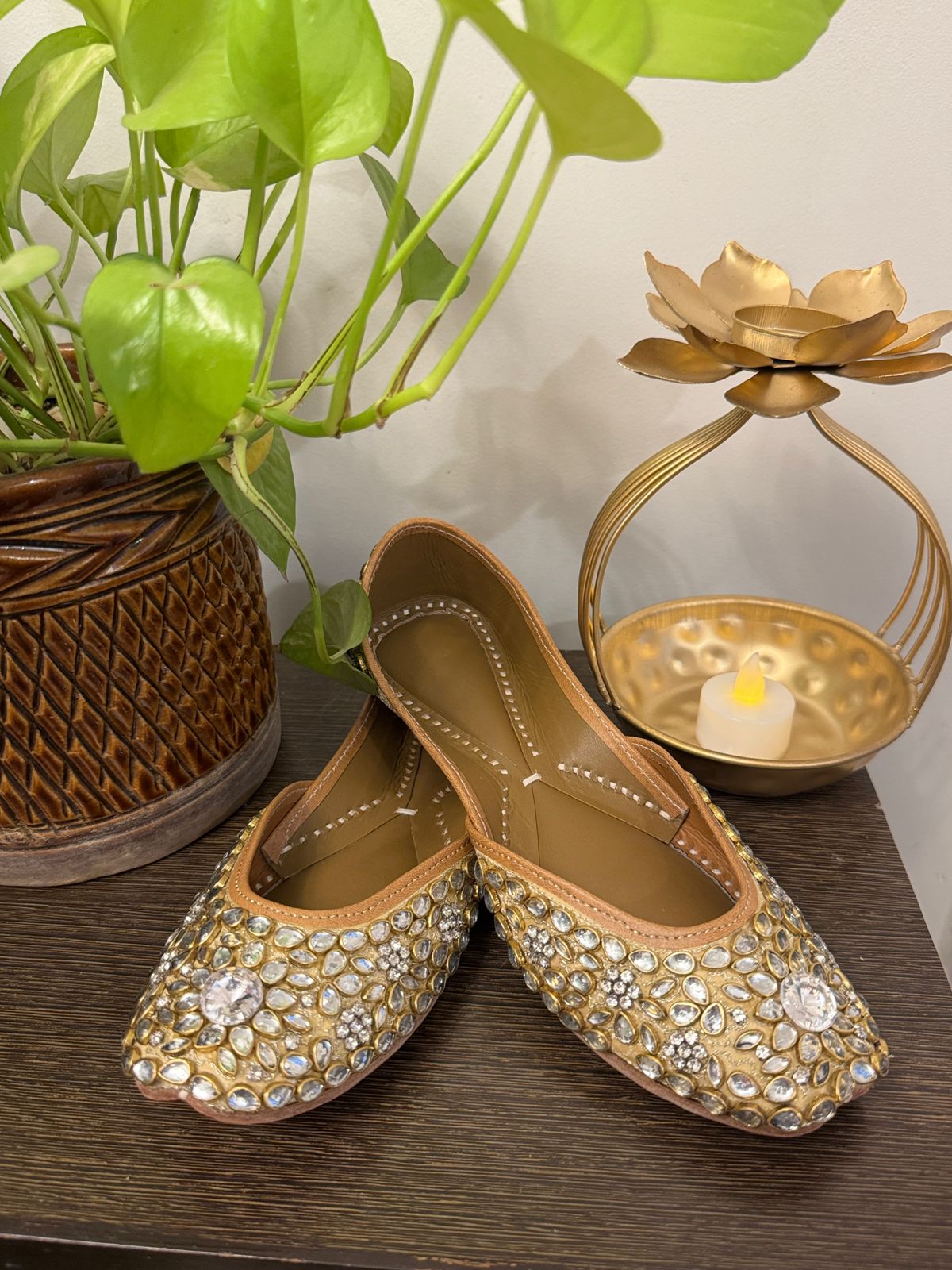 Women Embellished Ethnic Mojaris Flats