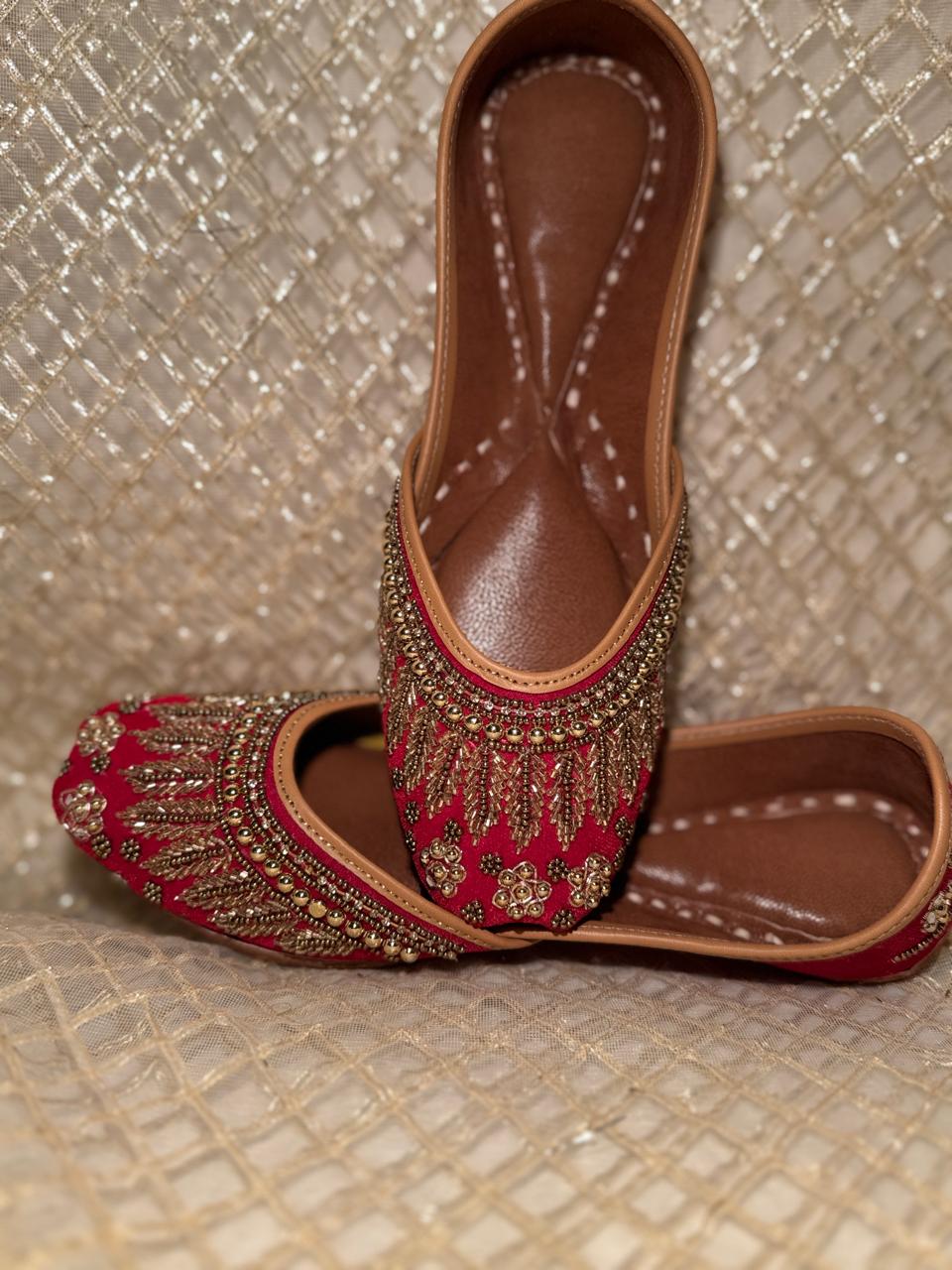 Women Embellished Ethnic Mojaris Flats - Image 3